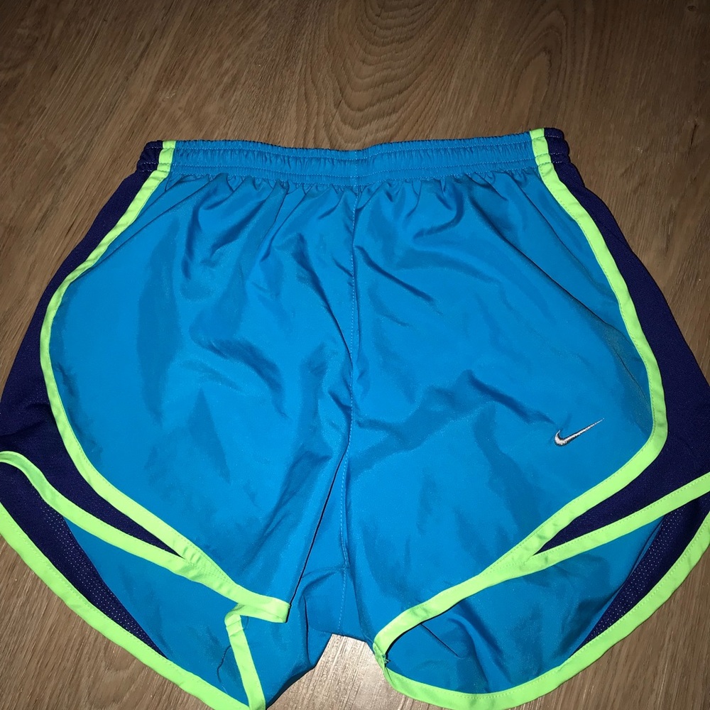 Nike Shorts XS 💙💚
